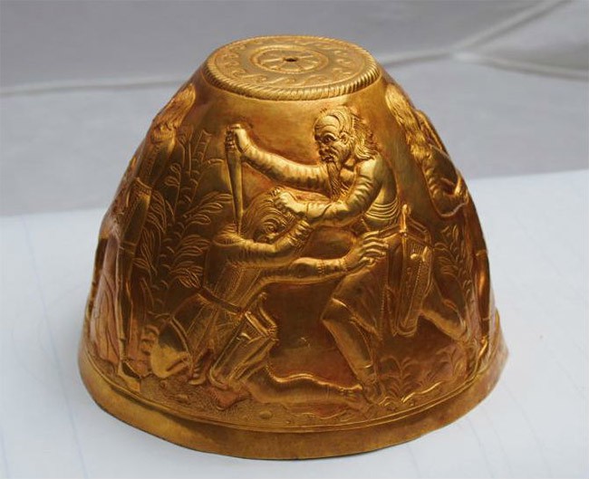 Un bong en or de 2400 ans 